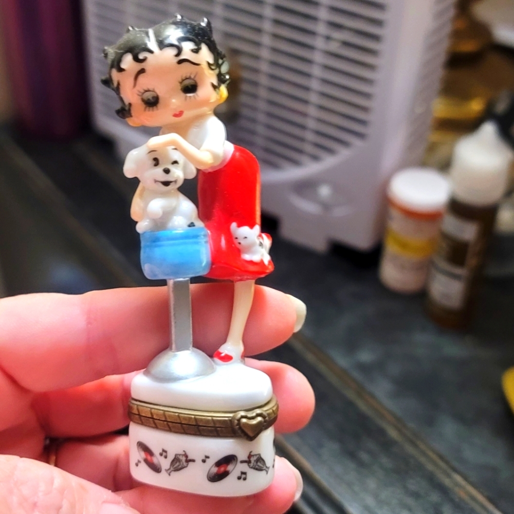 Betty Boop little porcelain pill or ring holder